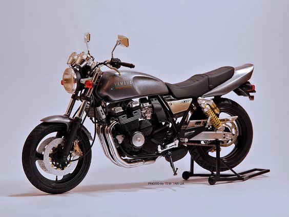 Yamaha XJR 400 фото мотоцикла